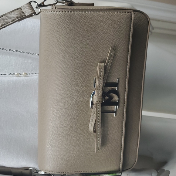 NEW Badgley Mischka Taupe Crossbody Vegan Leather Handbag with Bow and monogram. - Picture 2 of 12